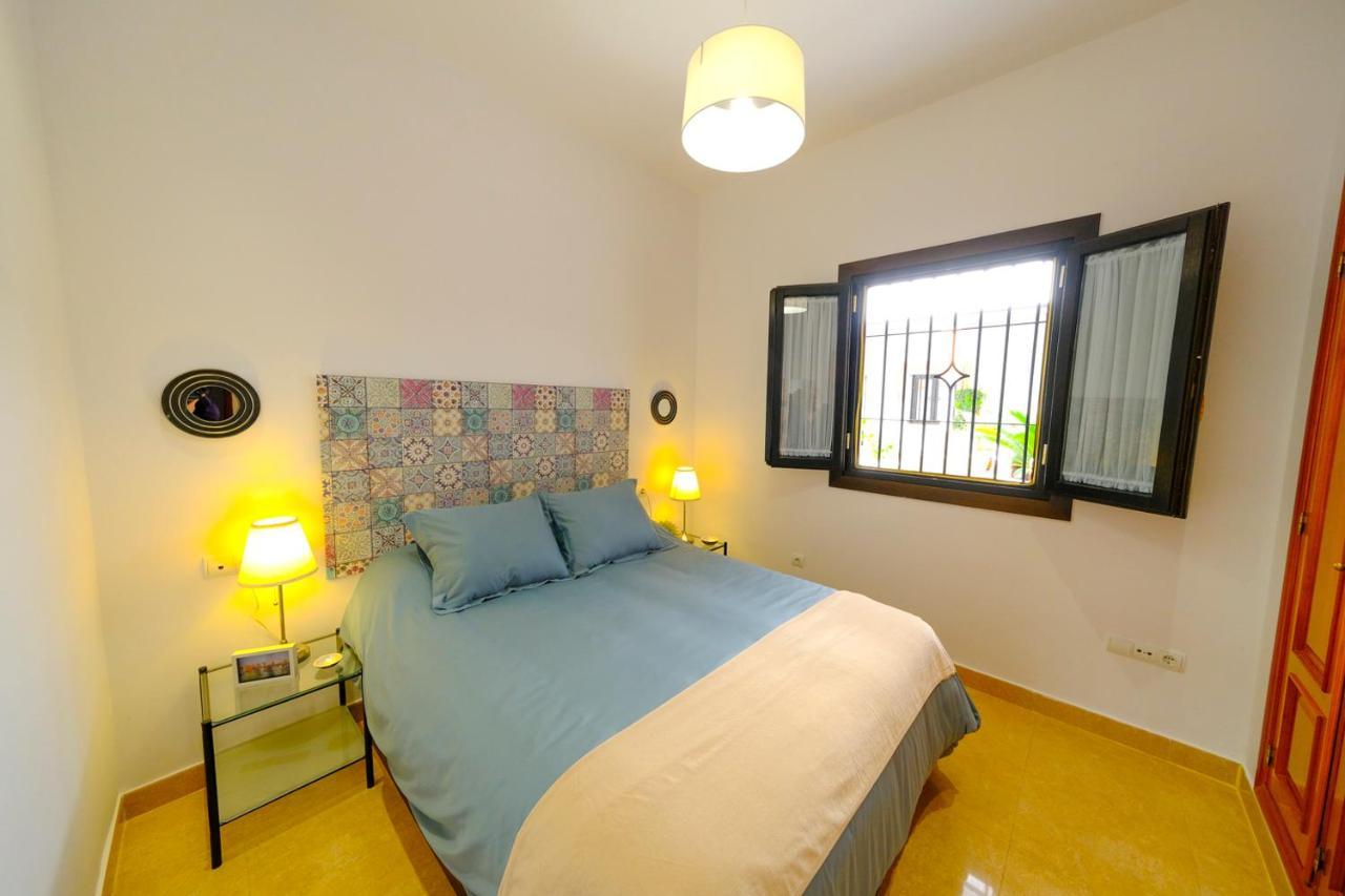 Patio Rialto Apartment Севиля Екстериор снимка